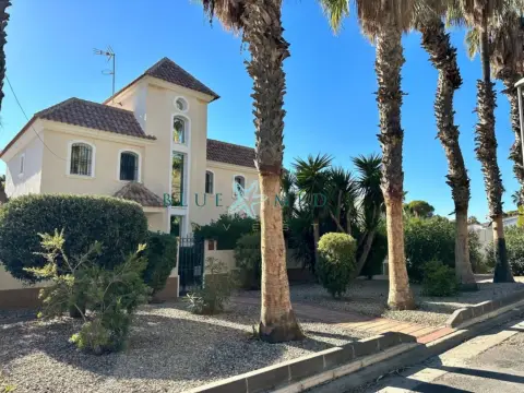 Chalet en Avenida del Oeste, 1