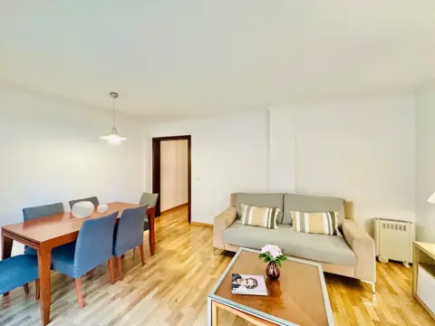 Piso en Avenida de Benito Pérez Galdós, 54