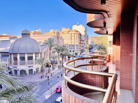 Piso en Avenida de Alfonso X El Sabio, 13