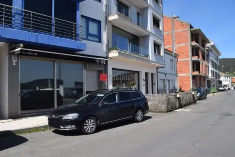 Local comercial en calle Porto