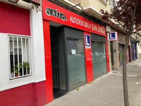 Local comercial en calle de Pedro Cerbuna