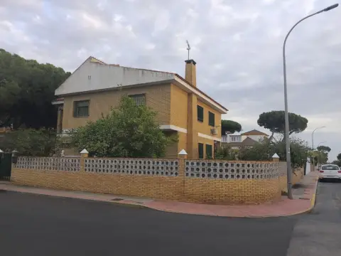 Chalet en calle de los Hermanos Machado, 10