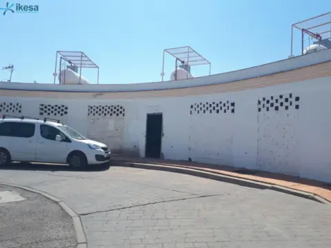 Local comercial en calle de Rafael Molero Cabrilla, 14