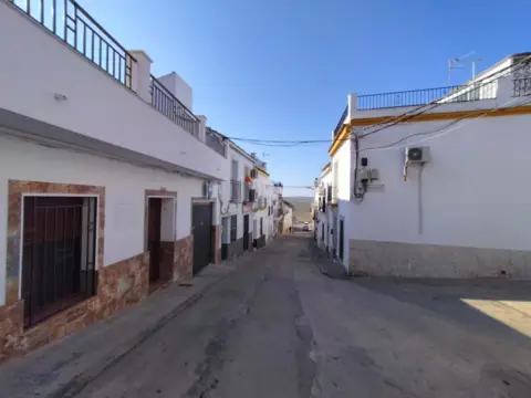 Casa adosada en Casco Urbano