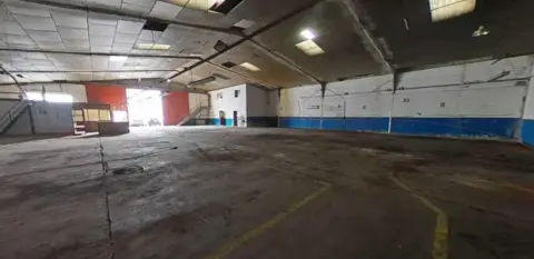 Nave industrial en La Salle-Avd Manuel del Valle-Las Naciones