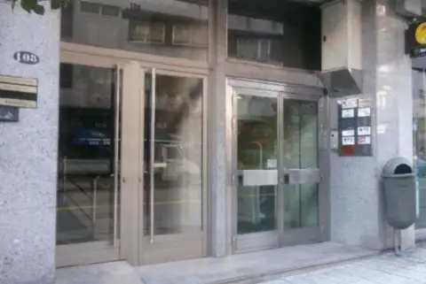 Local comercial en Avenida das Camelias, 108
