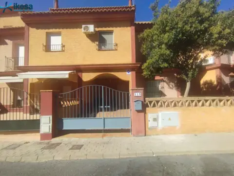 Casa adosada en Pinares de Lepe