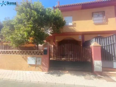 Casa adosada en Pinares de Lepe