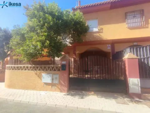 Casa adosada en Pinares de Lepe
