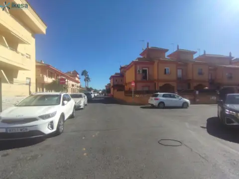 Casa adosada en Pinares de Lepe