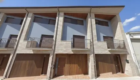 Casa adosada en calle de Lorenzo Pardo