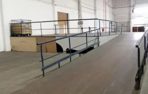 Nave industrial en calle de Gambrinus, 61