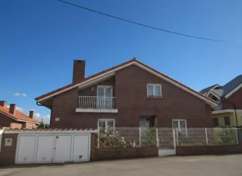 Chalet en Barrio de la Argomilla