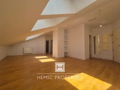 Piso en calle de Alcalá