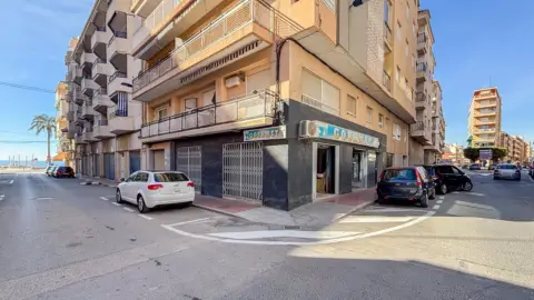 Local comercial en Carrer de l'Almirall Antequera