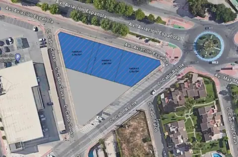 Terreno en Avenida de la Aviación Española