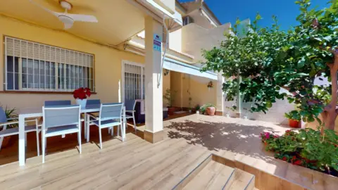 Casa adosada en calle de la Jumilla