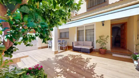 Casa adosada en calle de la Jumilla