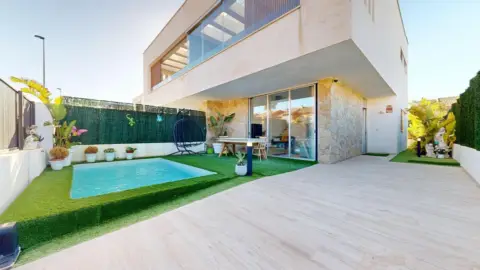 Casa pareada en calle del Río Miño