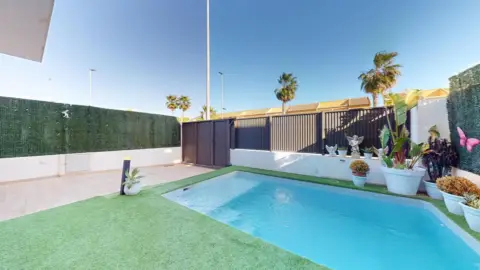 Casa pareada en calle del Río Miño