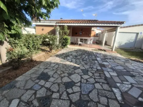 Casa pareada en calle H