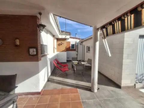 Casa pareada en calle H