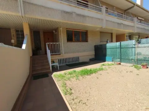 Casa adosada en calle Mayor