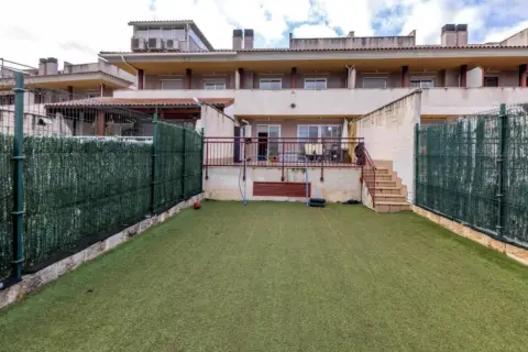 Casa adosada en Avenida Río Jalón