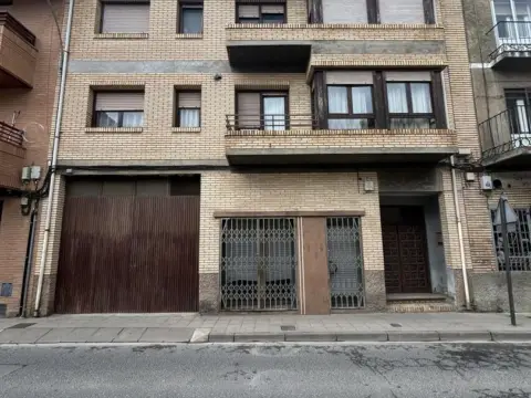 Casa adosada en calle de Santa Bárbara