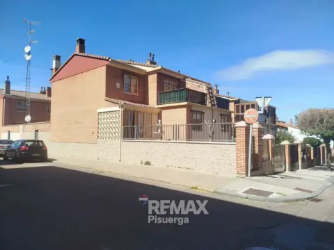 Casa pareada en calle de Juncos, 1