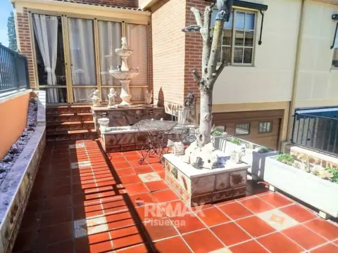 Casa pareada en calle de Juncos, 1