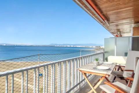 Ático en Primera Línea