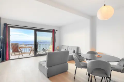 Ático en Primera Línea