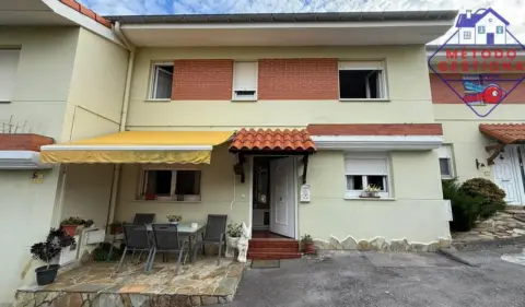 Casa adosada en calle de Mies de Rojeco, 25