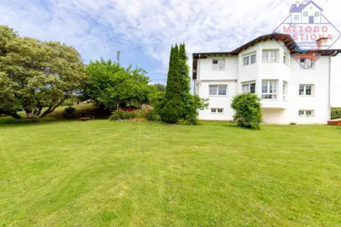 Chalet en Barrio del Arroyo, 2