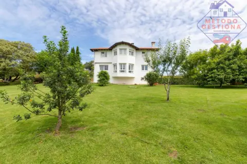 Chalet en Barrio del Arroyo, 2