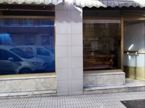 Local comercial en calle de Peñalba, 32