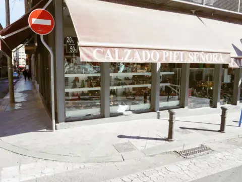 Local comercial en calle de Gerona, 19