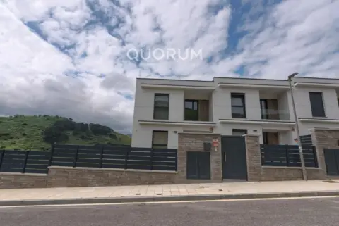 Casa adosada en Zierbena