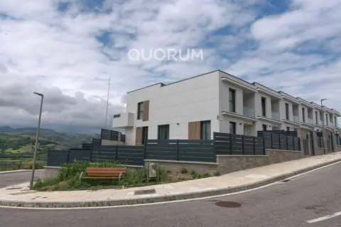 Casa adosada en Zierbena