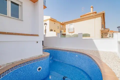 Casa pareada en calle del Río Monachil