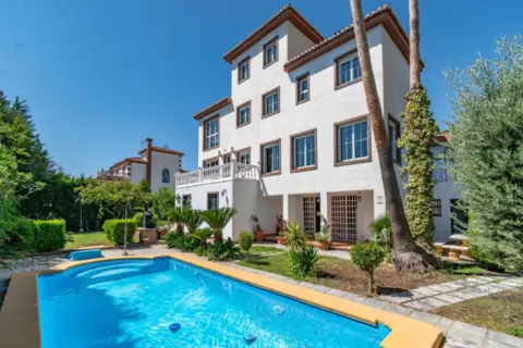 Chalet en calle Granado