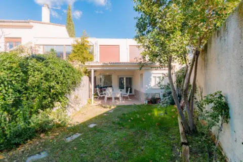 Casa pareada en Zona Monte del Pilar