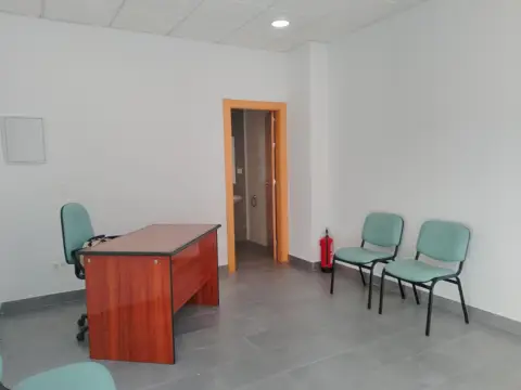 Local comercial en calle de las Tres Cruces, 32