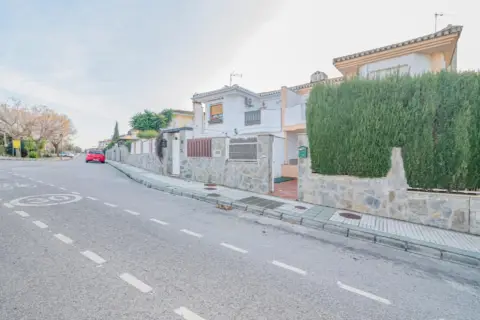 Casa pareada en calle de las Hayas
