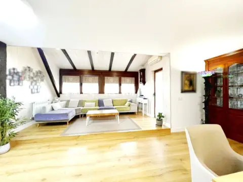 Dúplex en calle de Gerardo Diego