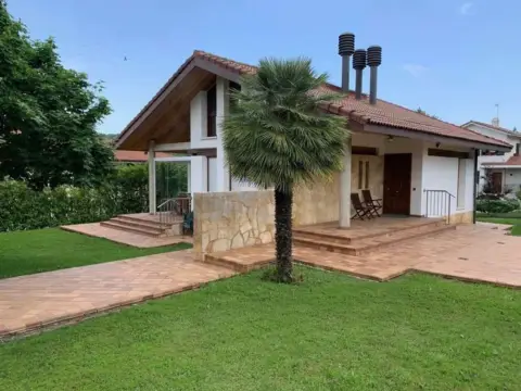 Chalet en calle de Kurtsaldea
