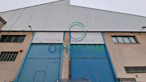 Nave industrial en calle de Gambrinus