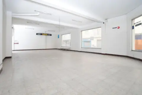 Local comercial en calle de Cristóbal Colón, 51