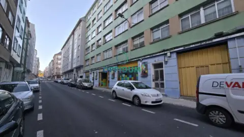 Local comercial en calle del Mosteiro de Monfero, 8
